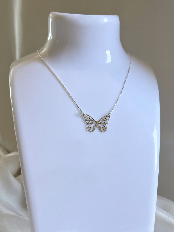 Colar de Prata Borboleta Geométrica - Imagem 3