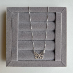 Colar de Prata Borboleta Geométrica