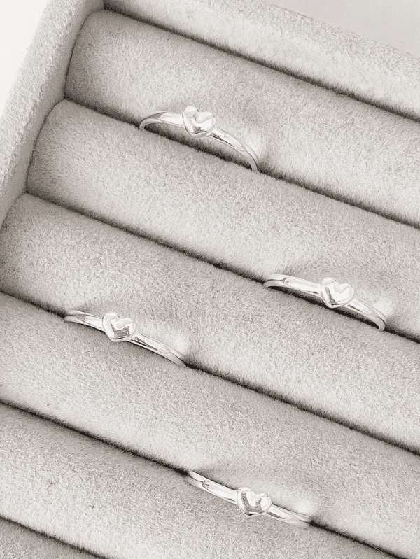 Anel de Prata Aliança lisa Coração