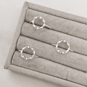 Anel de Prata Círculo Torcido