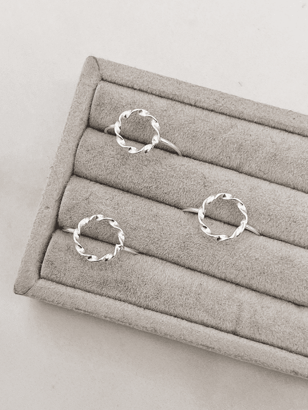 Anel de Prata Círculo Torcido