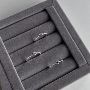 Anel de Prata Bolinhas Coração Vazado