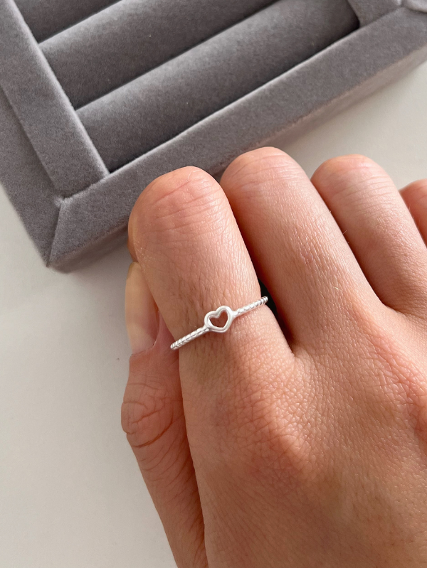 Anel de Prata Bolinhas Coração Vazado - Imagem 2