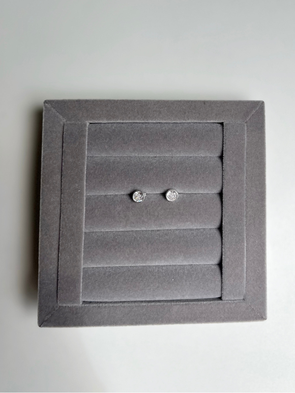 Brinco de Prata Ponto de Luz Cravação 6mm