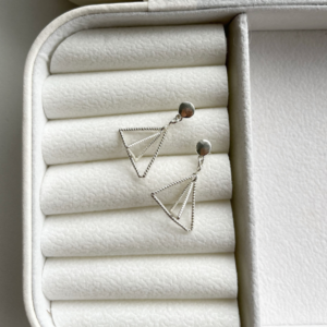 Brinco de Prata Triângulos Entrelaçados